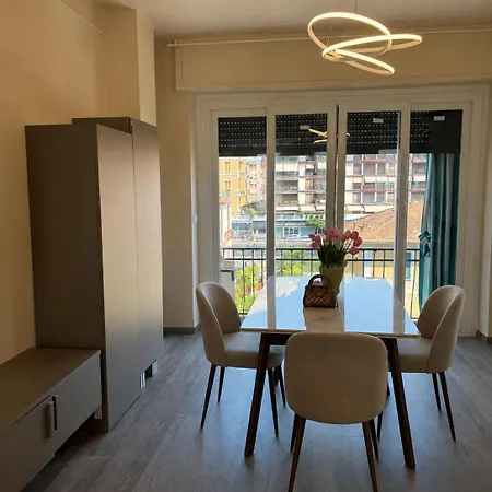 Welcome Riviera-colombo 12-102-totalmente Rinnovato Luglio 2026-3 Da Letto Ciascuna Con Condizionatore -150 M Dal Centro - Parcheggio A 20 Euro Al Giorno Da Prenotare -parking At 20 Euro Per Day If Available Apartment *