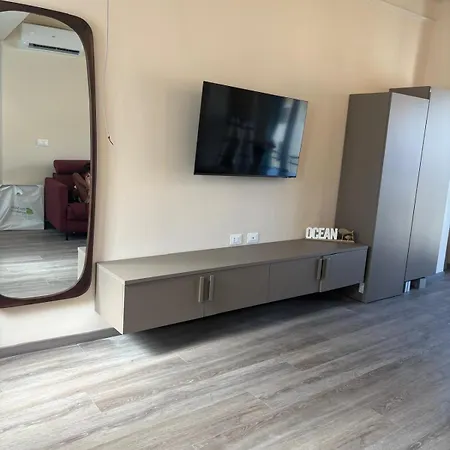 Welcome Riviera-colombo 12-102-totalmente Rinnovato Luglio 2026-3 Da Letto Ciascuna Con Condizionatore -150 M Dal Centro - Parcheggio A 20 Euro Al Giorno Da Prenotare -parking At 20 Euro Per Day If Available *