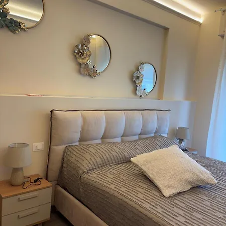 Welcome Riviera-colombo 12-102-totalmente Rinnovato Luglio 2026-3 Da Letto Ciascuna Con Condizionatore -150 M Dal Centro - Parcheggio A 20 Euro Al Giorno Da Prenotare -parking At 20 Euro Per Day If Available * Rapallo