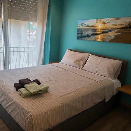 Welcome Riviera-colombo 12-102-totalmente Rinnovato Luglio 2026-3 Da Letto Ciascuna Con Condizionatore -150 M Dal Centro - Parcheggio A 20 Euro Al Giorno Da Prenotare -parking At 20 Euro Per Day If Available Apartman