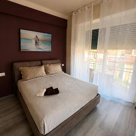 Welcome Riviera-colombo 12-102-totalmente Rinnovato Luglio 2026-3 Da Letto Ciascuna Con Condizionatore -150 M Dal Centro - Parcheggio A 20 Euro Al Giorno Da Prenotare -parking At 20 Euro Per Day If Available *