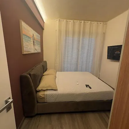 Welcome Riviera-colombo 12-102-totalmente Rinnovato Luglio 2026-3 Da Letto Ciascuna Con Condizionatore -150 M Dal Centro - Parcheggio A 20 Euro Al Giorno Da Prenotare -parking At 20 Euro Per Day If Available *