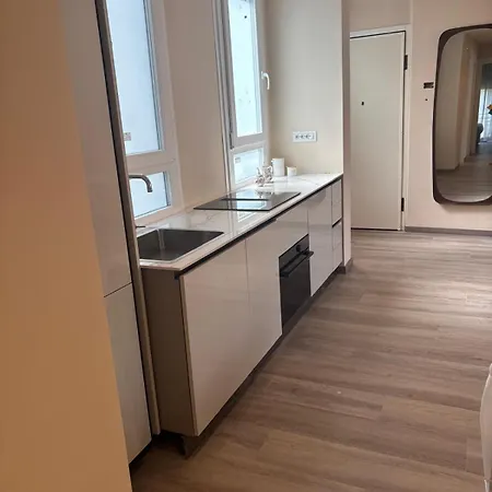 Welcome Riviera-colombo 12-102-totalmente Rinnovato Luglio 2026-3 Da Letto Ciascuna Con Condizionatore -150 M Dal Centro - Parcheggio A 20 Euro Al Giorno Da Prenotare -parking At 20 Euro Per Day If Available * Rapallo