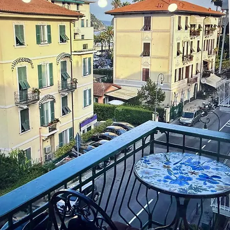 Welcome Riviera-colombo 12-102-totalmente Rinnovato Luglio 2026-3 Da Letto Ciascuna Con Condizionatore -150 M Dal Centro - Parcheggio A 20 Euro Al Giorno Da Prenotare -parking At 20 Euro Per Day If Available Rapallo